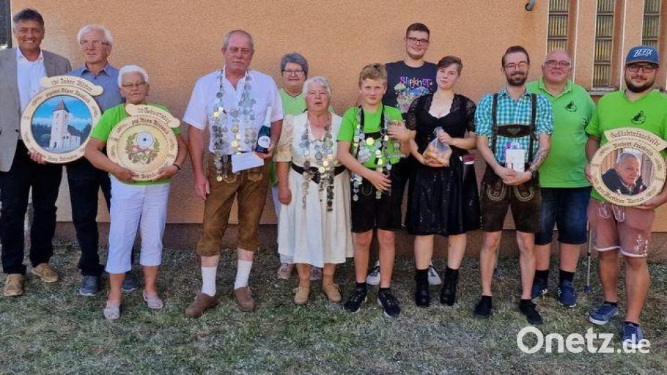 Drei Scheiben werden beim Schützenfest der Schützengesellschaft Falkenhorst Hütten ausgeschossen – noch wichtiger aber: Die Schützen machen bei der Jugend, den Damen und den Herren die Königswürde unter sich aus.. Bild: sne