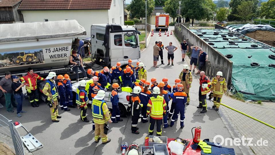 Ein großer Unfall wurde in Schirmitz simuliert. Es galt die Verletzten zu bergen. Bild: kki