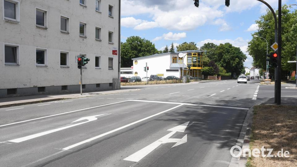 Die neuen Fahrspuren am Rotkreuzplatz. Bild: Gabi Schönberger