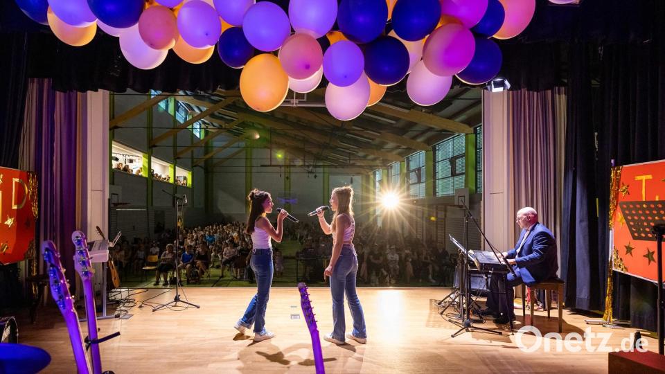 Beim Sommerkonzert begeistern die Neustädter Realschüler das Publikum. Bild: Adrian Zölch/exb