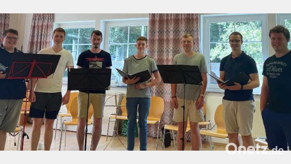 Aufgeteilt auf die Stimmen wird am Probenwochenende zuerst getrennt und dann gemeinsam geprobt. Bild: lep