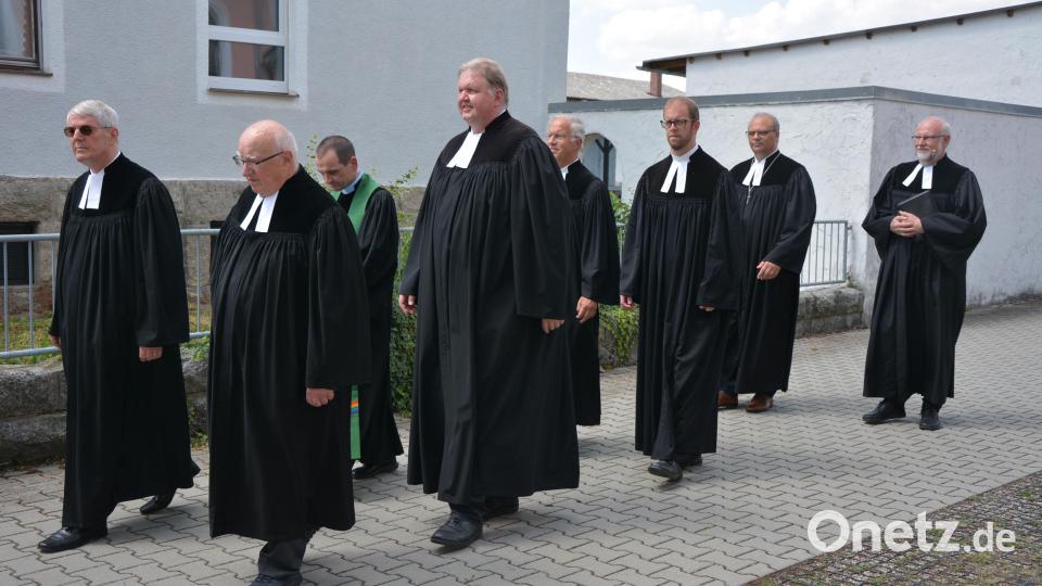 Der Einzug der beteiligten Pfarrer in die Christuskirche. Bild: jr