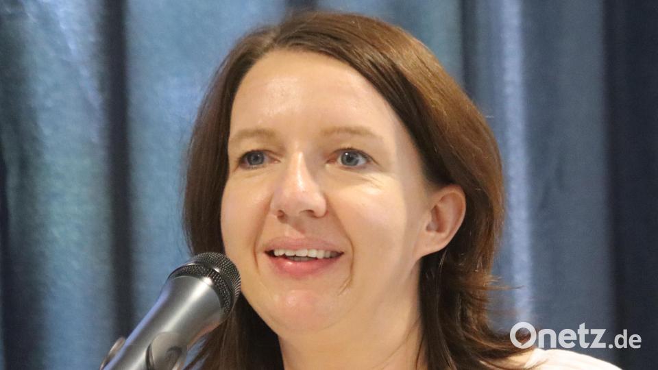 Sandra Steinberger vertrat die Regierung der Oberpfalz bei der Abschlussfeier. Bild: mfh