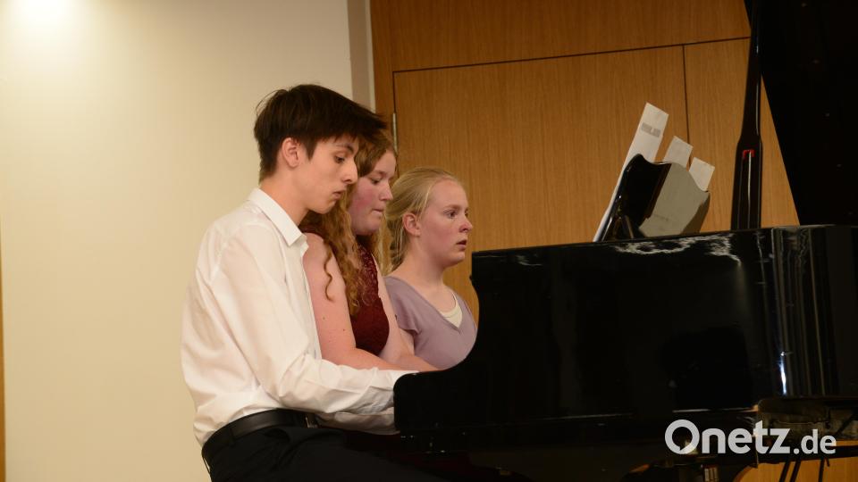 "6 Hands at 1 Piano". Bild: bey