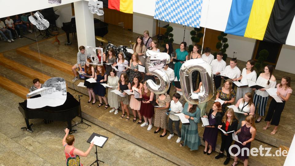 Auch der große Chor unter Leitung von Marion Elling begeistert. Bild: bey