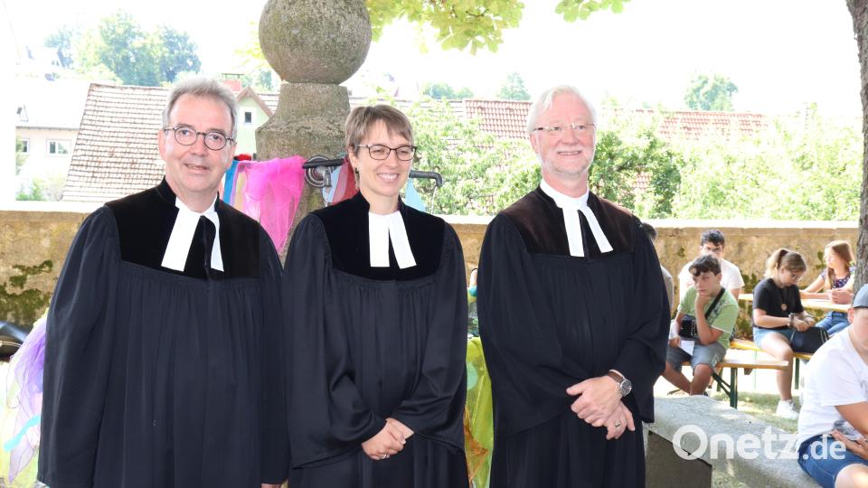 Pfarrerin Carmen Riebl aus Vohenstrauß, Pfarrer Wilfried Römischer aus Floß (rechts) und Pfarrer Klaus Weber aus Plößberg (links) gestalteten gemeinsam den Gottesdienst. Bild: flt