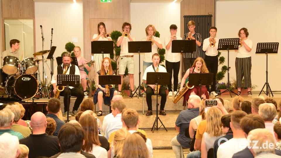 Die Bigband unter Leitung von Markus König zeigt ihr Können. Bild: bey