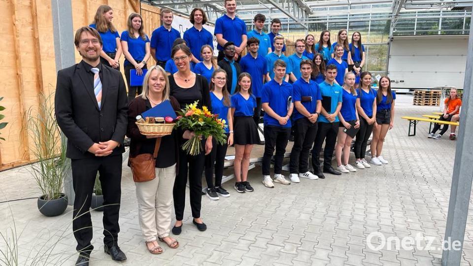 Sommerkonzert des Ortenburg-Gymnasiums Oberviechtach mit OSRin Katrin Schäufl, Michaela Lippert und StR Andreas Lehmann. Bild: Monika Steffens/exb