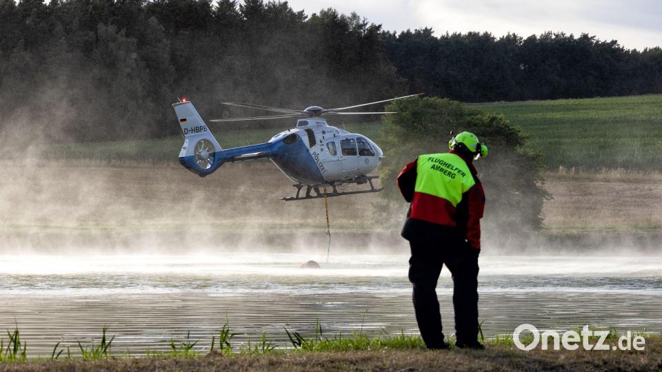 In Bühl konnte der Hubschrauber Löschwasser aufnehmen. Bild: dmra