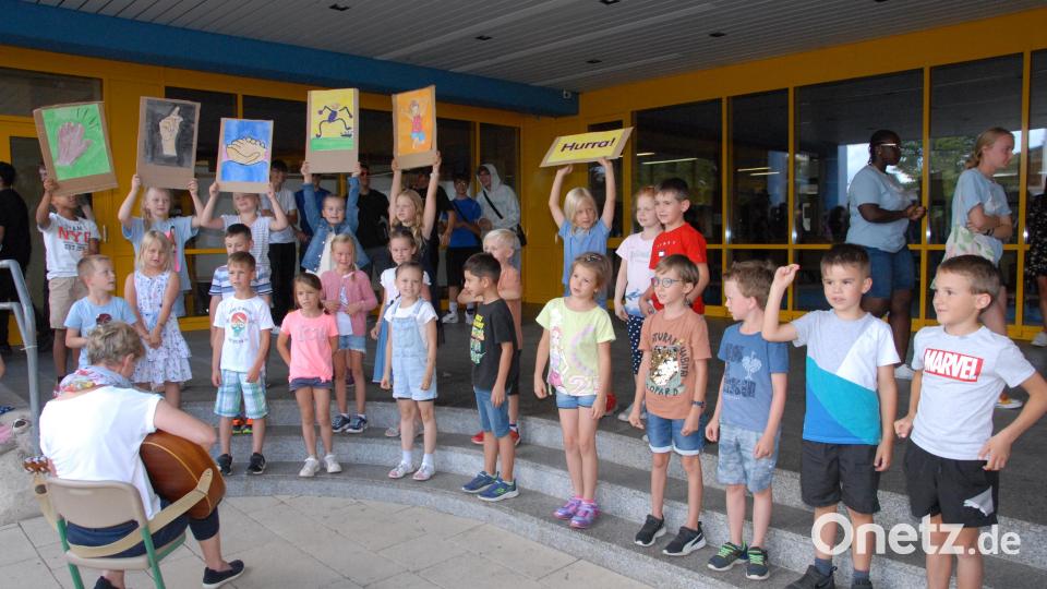 Musikalischer Auftakt durch die Grundschule Bild: pop
