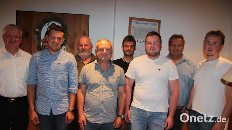 Das Vorstandsteam der CSU Griesbach-Großkonreuth hat sich stark verjüngt. Im Bild: (von links) Stellvertretender CSU-Kreisvorsitzender Johannes Reger, Lukas Üblacker, Erich Beck, Klaus Schöner, Johannes Rubenbauer, Tobias Häring, Georg Rubenbauer und Christoph Beck. Bild: kro