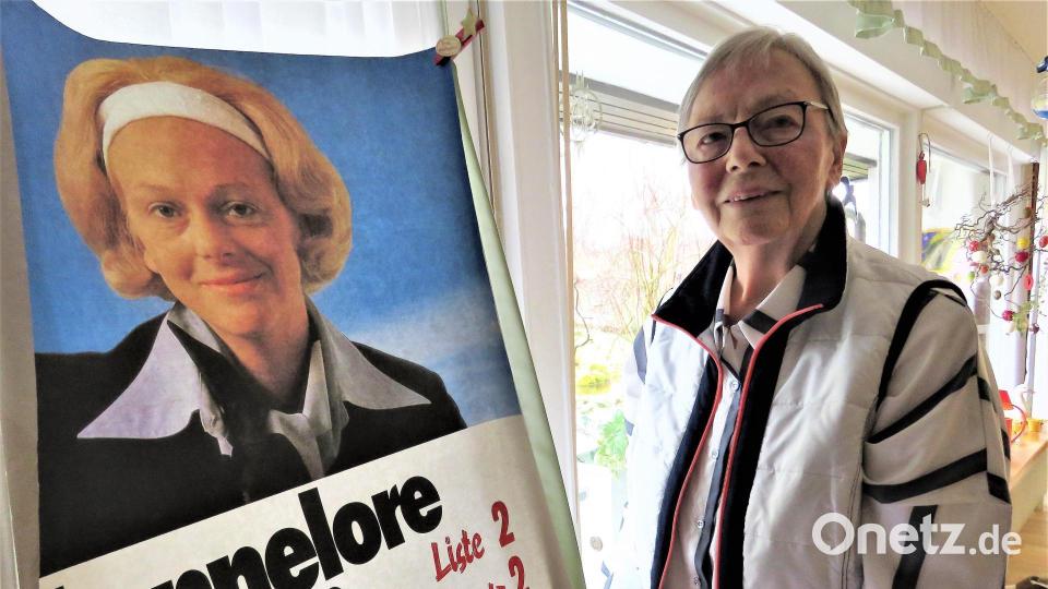 Hannelore Bienlein-Holl kandidierte mit diesem Plakat für den Landtag. Die langjährige SPD-Politikerin ist am Donnerstag verstorben. Dieses Foto entstand 2020, als sie nach 37 Jahren nicht mehr für den Kreistag kandidierte. Archivbild: ubb