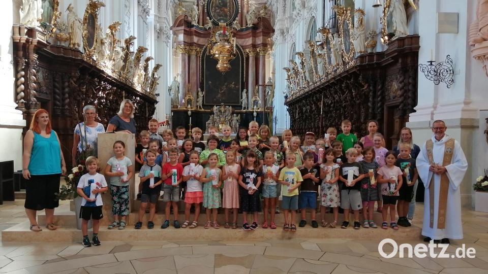 Ein Tauferinnungsfest feierten die künftigen Schulkinder in der Basilika Waldsassen. Bild: Monika Mittereder/exb