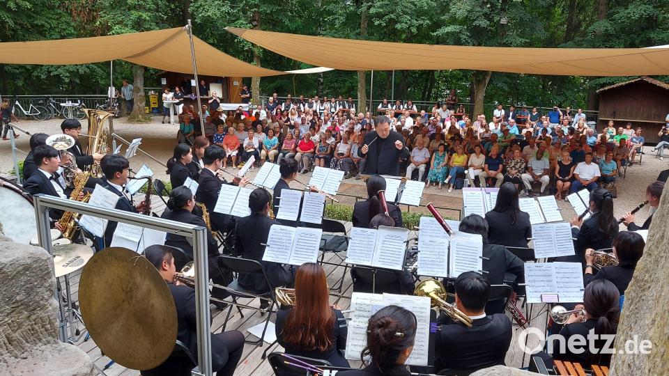 Sehr guten Zuspruch fand das Konzert des &quot;Korean Wind Orchestra&quot; auf der Grafenwöhrer Naturbühne. Das professionelle Blasorchester bot dem Publikum ein abwechslungsreiches Programm. Bild: myd