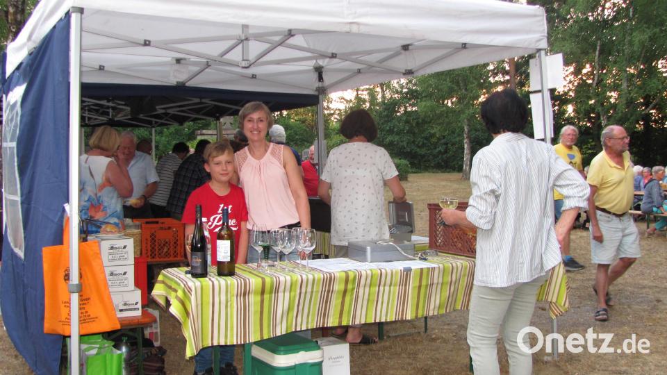 Auch der Nachwuchs war mit von der Partie während die Eltern am Ausschank tätig waren. Bild: sei