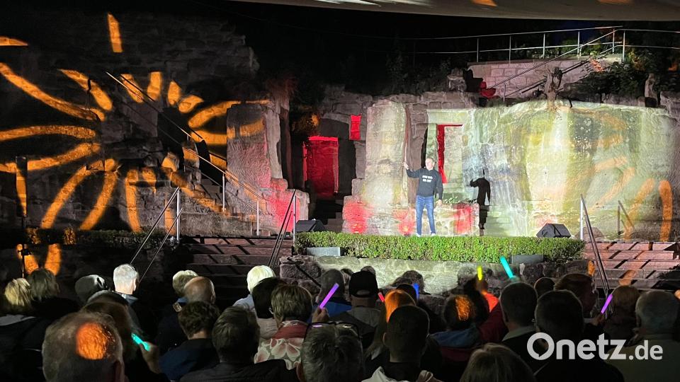 Stimmungsvolles Ambiente bei Michl Müllers 25jährigem Bühnenjubiläum Bild: mor