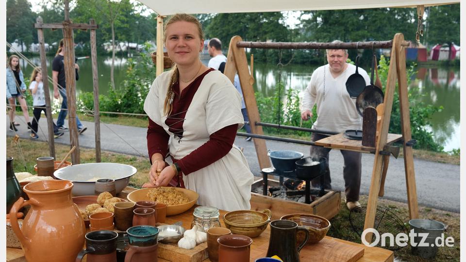 In idyllischer Umgebung am Wasser lässt es sich aushalten. Zumal auf die Lagerbewohner ein leckeres Abendessen wartet. Bild: Hirsch