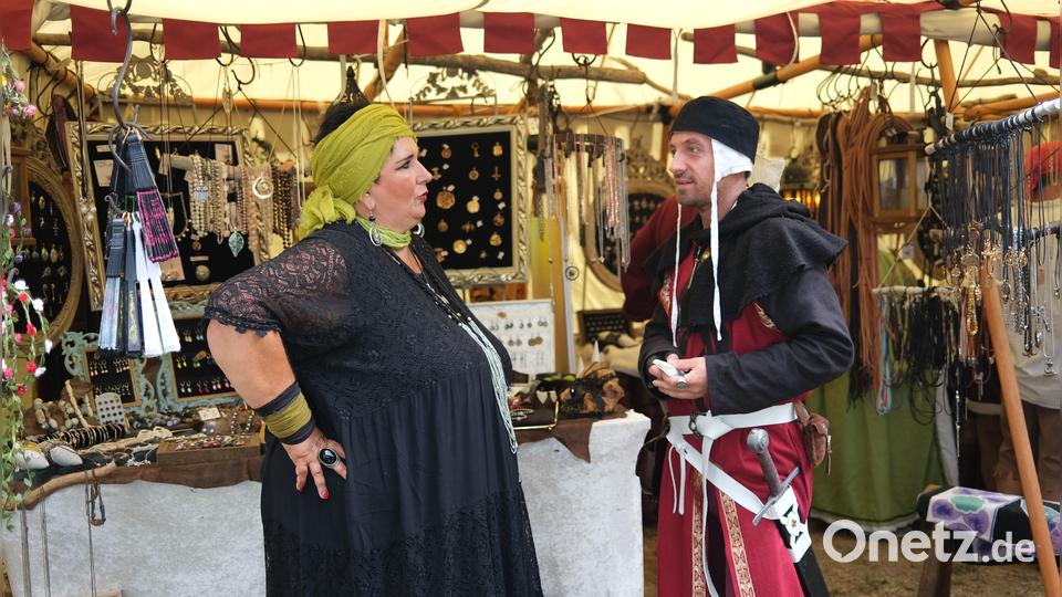 30 Händler schlugen beim Mittelaltermarkt ihre Stände auf und kamen miteinander ins Gespräch. Bild: Hirsch