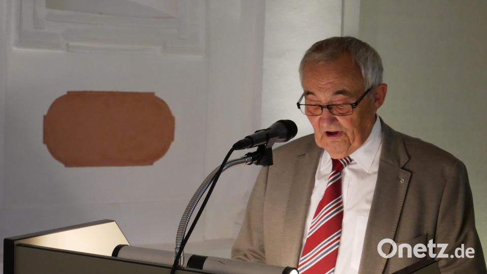 Vorsitzender Manfred Brunner konnte zur Jubiläumsfeier 50 Jahre Gerwig-Kreis Waldsassen im Oberpfälzer Waldverein zahlreiche Gäste in der Aula der Zisterzienserinnen-Abtei Waldsassen begrüßen. Bild: hmr
