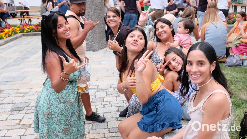 Mitfeiern mit den Eschenbachern: Auch viele US-Familien zeigten gute Laune Bild: do
