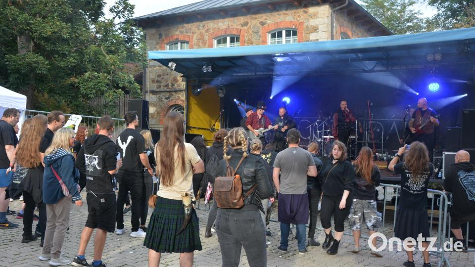 Vor der Bühne tanzten die Fans ab. Bild: jr