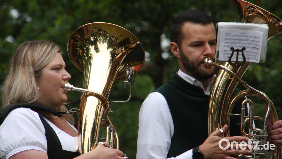 Den Gottesdienst gestaltete die Blaskapelle Falkenberg. Bild: wro