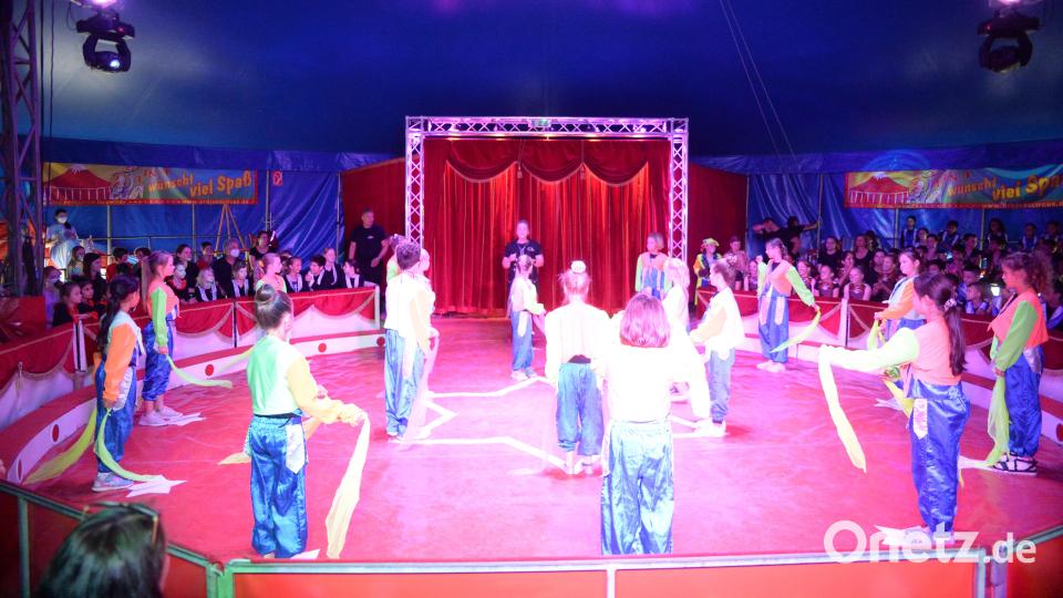 Die Kinder der Barbara-Grundschule hatten sich für ihren Zirkus-Auftritt super vorbereitet. Bild: Andreas Brückmann