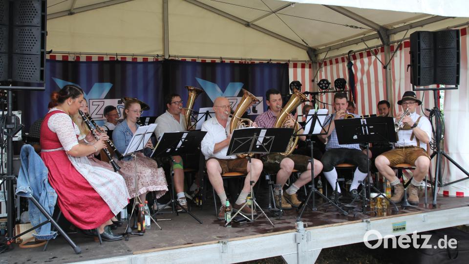 Am Nachmittag unterhielten Blasmusiker aus der Umgebung die Besucher musikalisch. Bild: fks