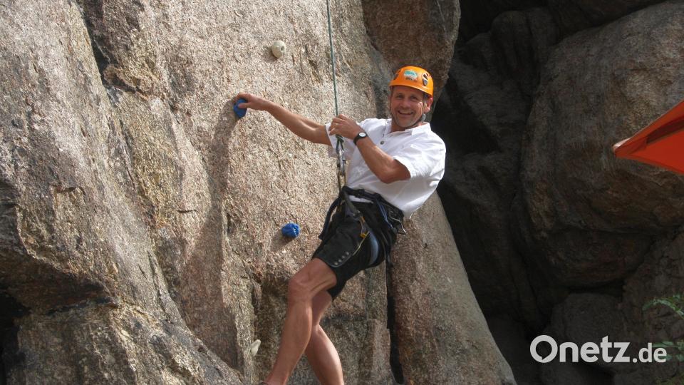 Aus dem Burgfelsen wurde für ein paar Stunden eine Kletteranlage. Bild: wro