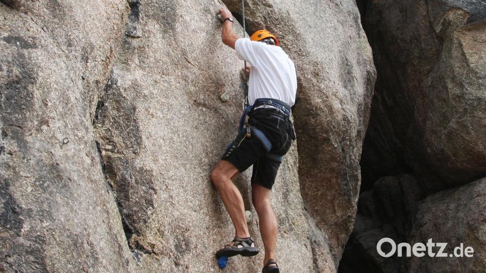 Am Sonntagnachmittag durfte der Granitfelsen unterhalb der Burg Falkenberg erklommen werden. Bild: wro