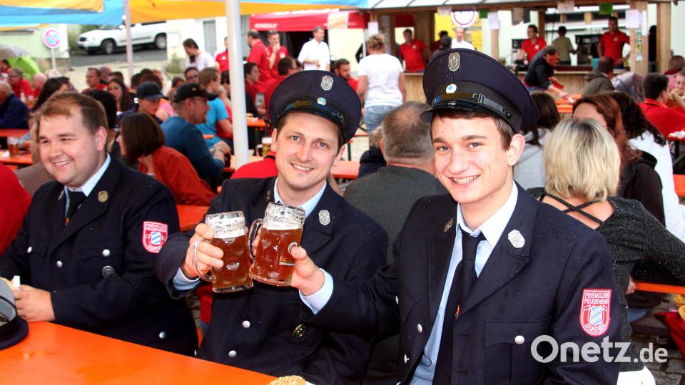 Auch die Feuerwehr Gumpen feierte den 70. Geburtstag der DJK Falkenberg. Bild: wro