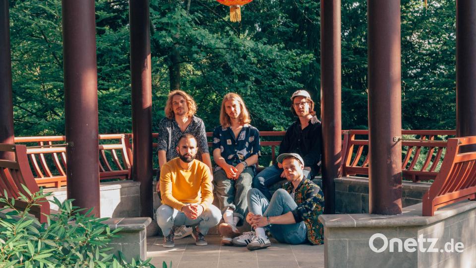 Some Sprouts aus Regensburg sind auf dem besten Weg, die neuen Indie- und Pop-Giganten zu werden. Sie spielen am Samstagabend in Amberg. Bild: Daniel Dueckminor/exb