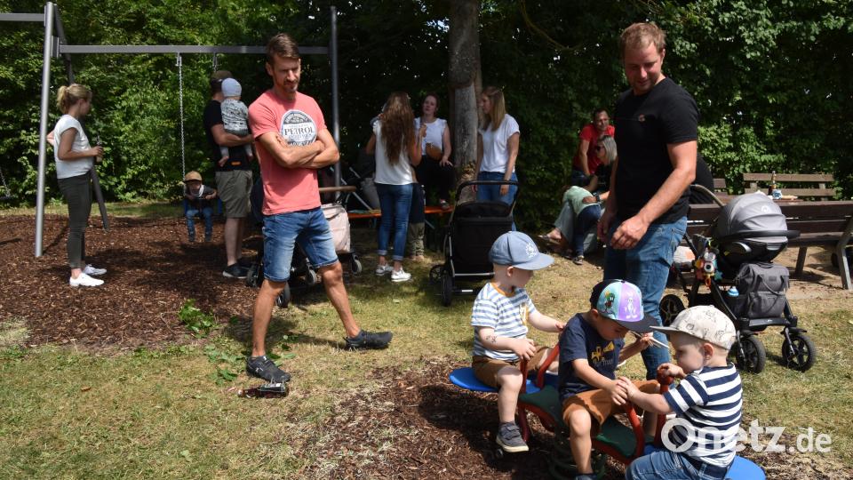 Auch die ganz kleinen hatten ihre Freude beim Spielplatzfest Bild: fz