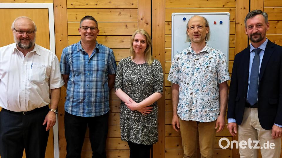 Die Dr.-Johanna-Decker-Schulen haben langjährige Lehrkräfte verabschiedet (von links): Richard Reber, Georg Luft, Christine Maierhofer, Christoph Hobrack und Hans Kistler. Bild: Peter Ringeisen/exb