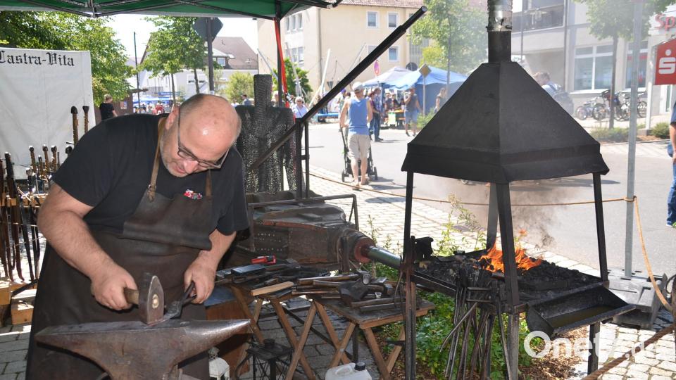 Ein Schmied von &quot;Castra Vita&quot; zeigte sein Handwerk. Bild: ak
