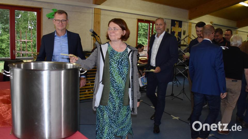 Die Gäste durften ihre Meinung zur Essenkultur schriftlich auf Zettel kundtun. Gesammelt wurden sie symbolisch in einem Kochtopf. Bild: ubb