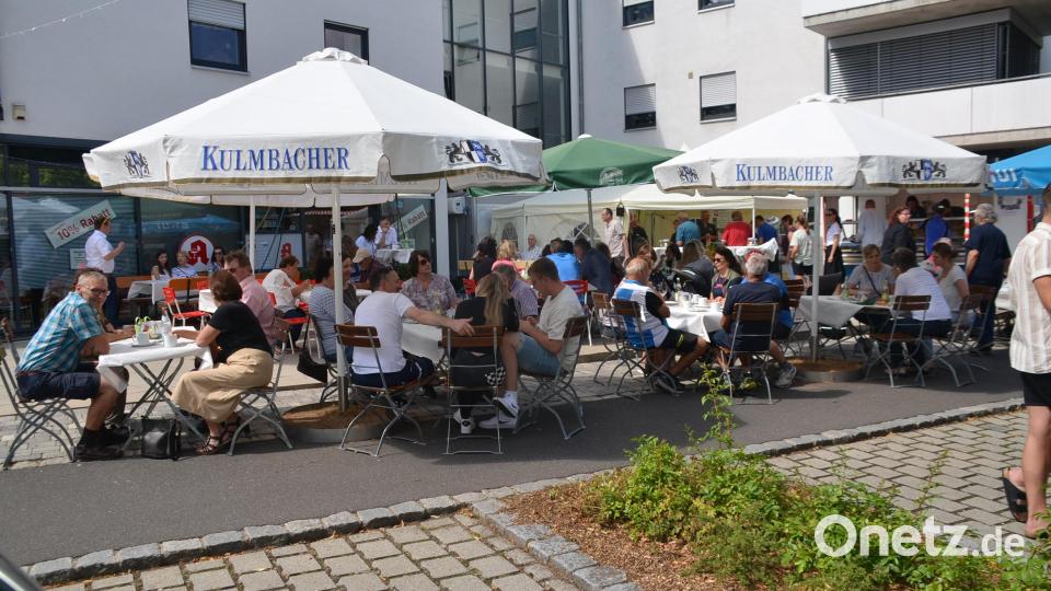 Auf dem Festareal herrschte Biergarten-Atmosphäre. Bild: ak