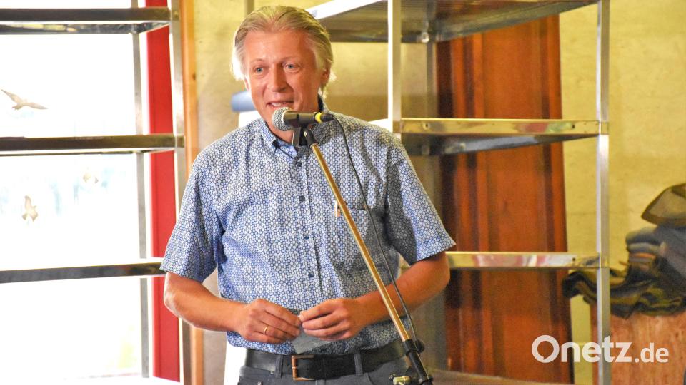 Bürgermeister Lothar Müller stellte die Wichtigkeit der Jugendförderung in Plößberg heraus und bedankte sich bei der Evangelischen Jugend für das hohe Engagement. Bild: ubb