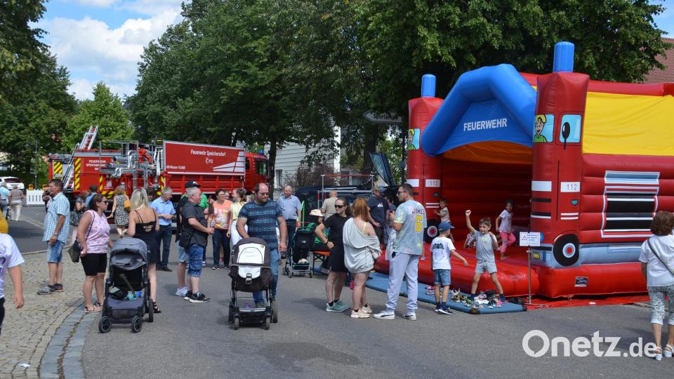 Kinder konnten sich unter anderem in einer Hüpfburg austoben. Bild: ak