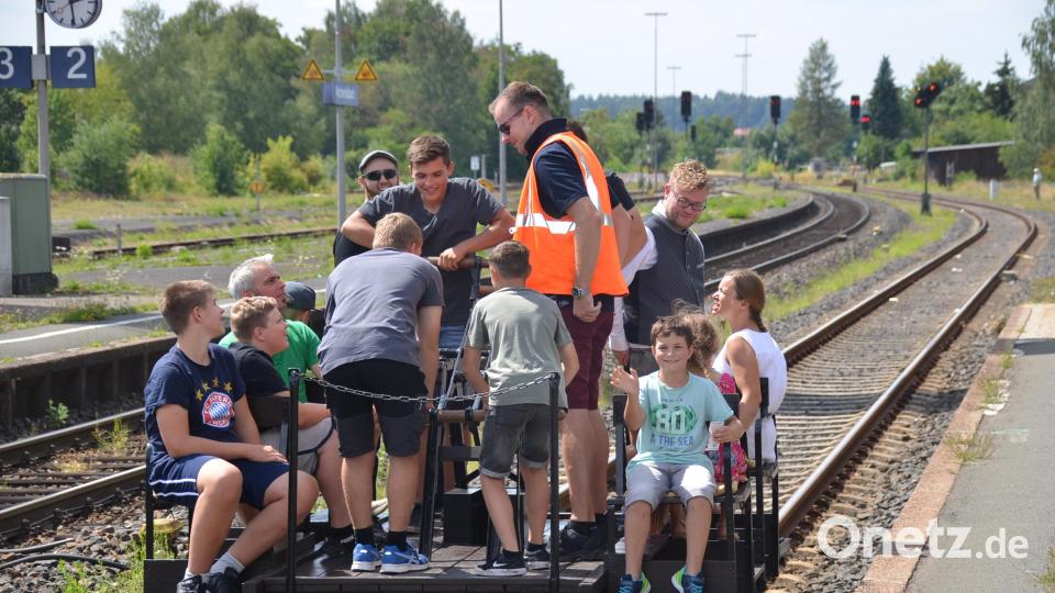 Voll besetzt war die Draisine der Eisenbahnergemeinschaft. Bild: ak