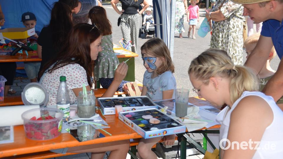 Gut frequentiert war auch eine Kinderschminkecke. Bild: ak