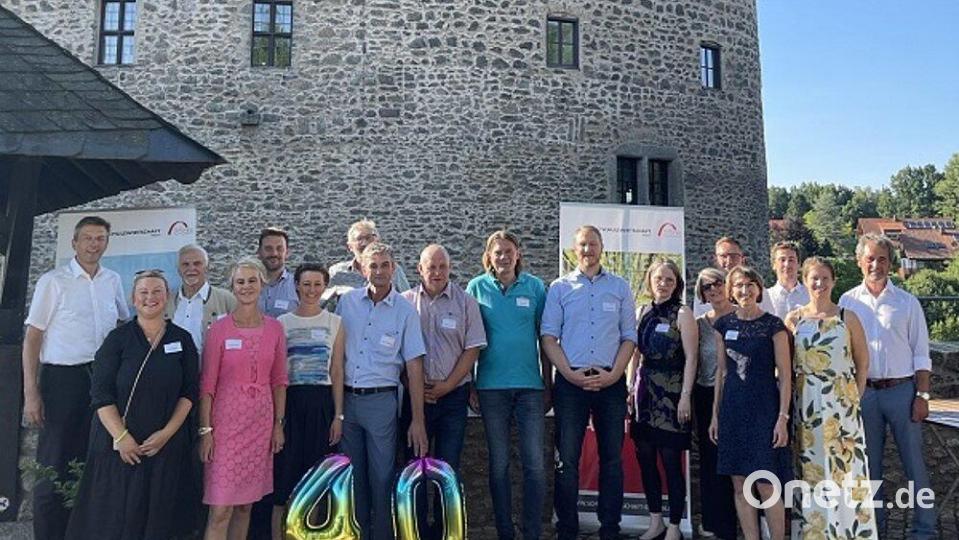 Schule-Wirtschaft Bayern hatte auf die Burg Falkenberg geladen, um das 40-jährige Bestehen des Netzwerkes zu feiern. Bild: Philipp Lippert/exb