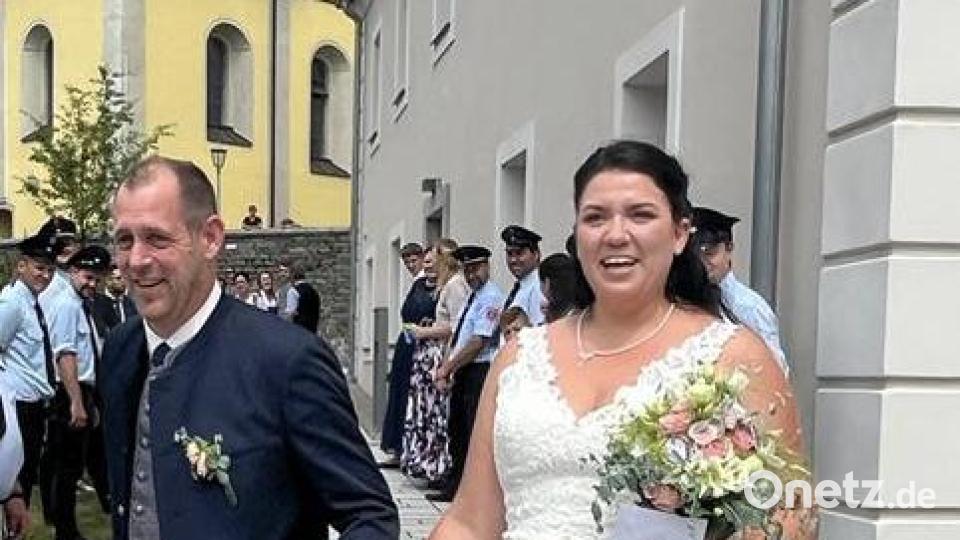 Sie haben sich getraut: Nach vier Jahren Probezeit schließen Silvia und Manuel Salomon aus Höflarn bei Niedermurach den Bund der Ehe. Bild: frd