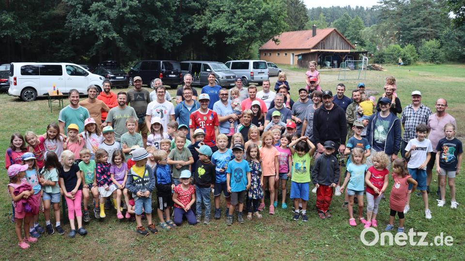 Ein Wochenende mit ihren Vätern verbrachten 54 Buben und Mädchen des Kinderhaus St.Pankratius Parkstein. Bild: Christoph Zimmermann/exb