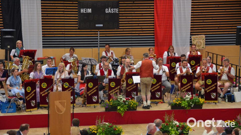 Die Speichersdorfer Musikanten begleiteten den Abend musikalisch. Bild: ak