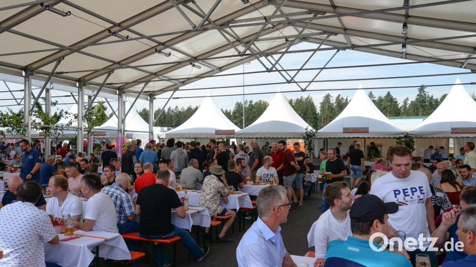 Bei strahlendem Sonnenschein feierte die Belegschaft der Hamm AG das Sommerfest. Bild: Hamm AG/exb