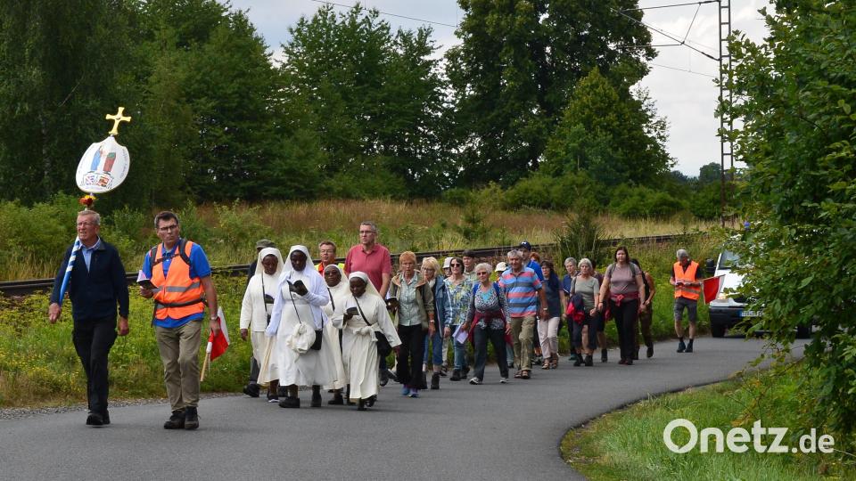 Die Wallfahrt fand in diesem Jahr erstmals an einem Samstag statt. Über 150 Gläubige fanden sich in der Barockkirche St. Anna ein. Bild: Reinhard Legat/exb