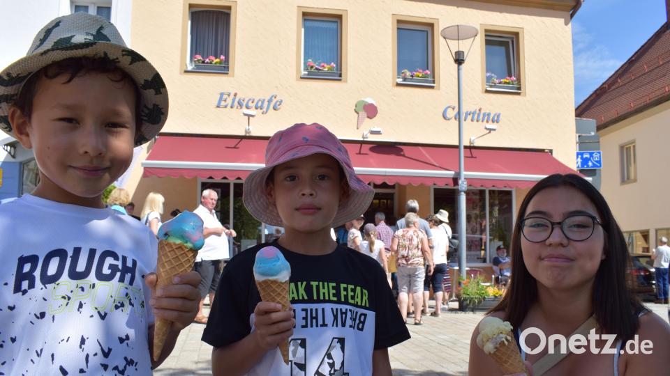 Als die Eis-Tournee von Oberpfalz-Medien am Donnerstag Halt in Tirschenreuth machte, war eine Abkühlung dringend gefragt. Die Resonanz der Eis-Liebhaber konnte sich mehr als sehen lassen. Bild: szl