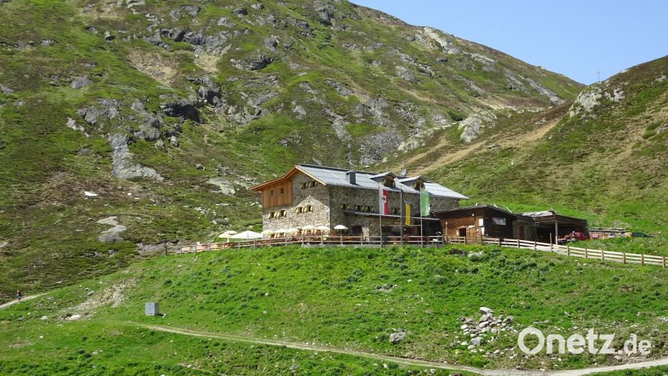 Schaut idyllisch aus, doch die hochalpine Umgebung birgt Gefahren, die sich durch den Klimawandel deutlich verschärfen. Die Amberger Hütte liegt in einem Hochtal der Ötztaler Alpen und wird von erfahrenen Alpinisten gerne als Ausgangspunkt für hochalpine Touren auf weit über 3000 Meter genutzt. Archivbild: Alpenverein Sektion Amberg