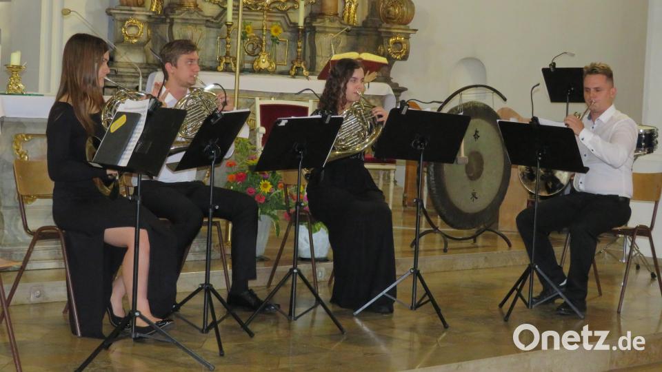 In unterschiedlicher Zusammensetzung präsentieren die jungen Musiker ihre Stücke. Bild: adj